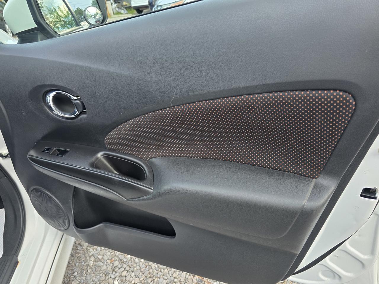 2017 Nissan Versa Note SV Photo