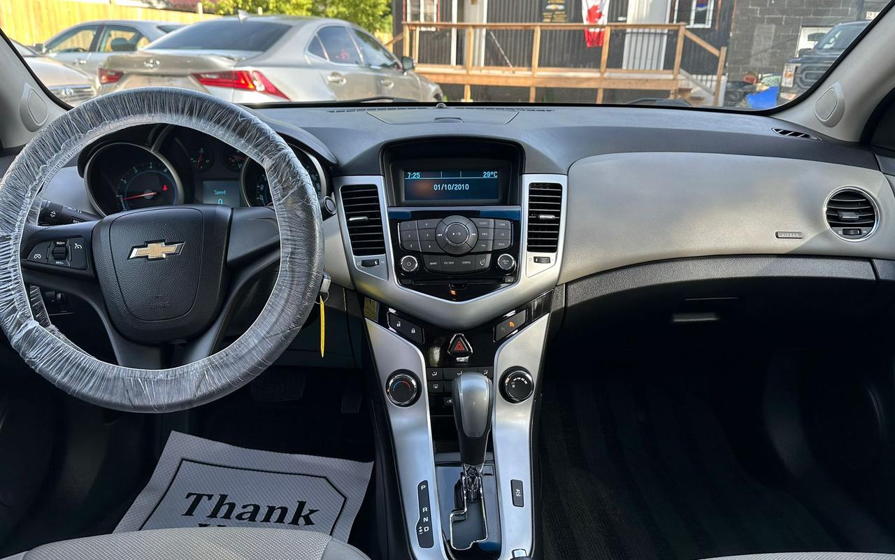 2012 Chevrolet Cruze 1LT Photo