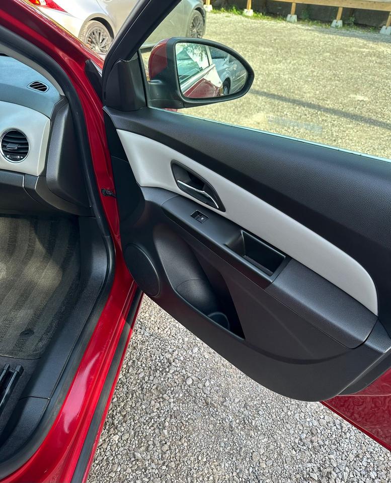 2012 Chevrolet Cruze 1LT Photo