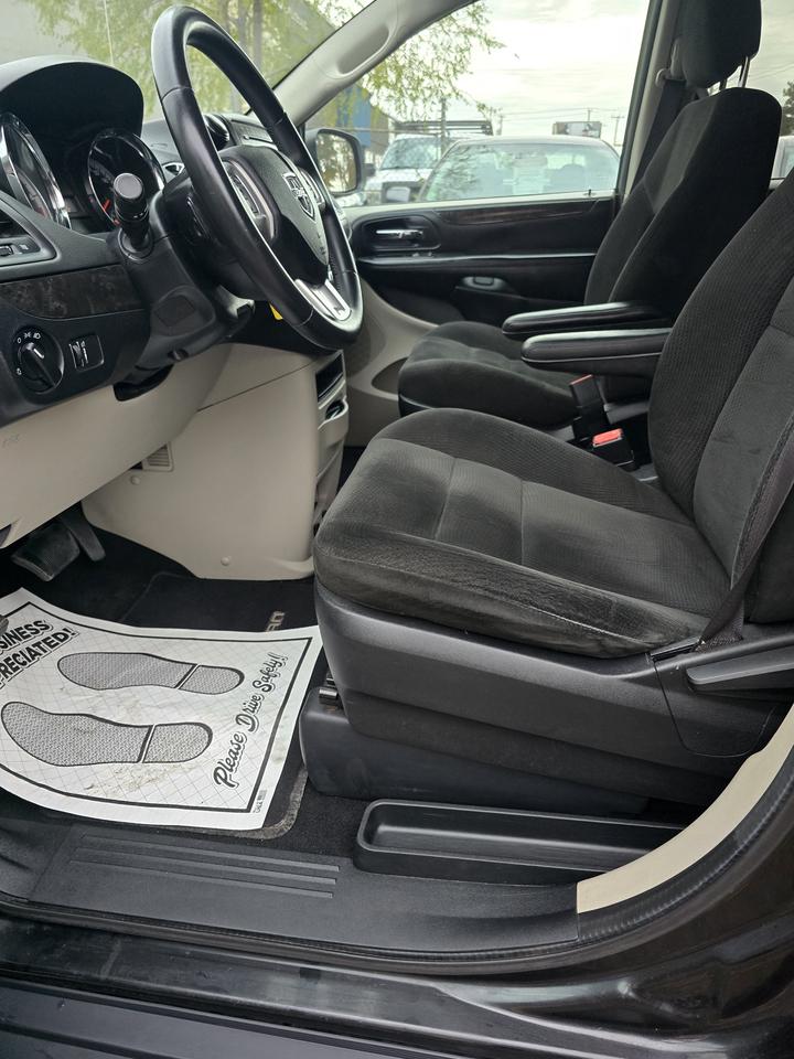 2016 Dodge Grand Caravan SE Photo