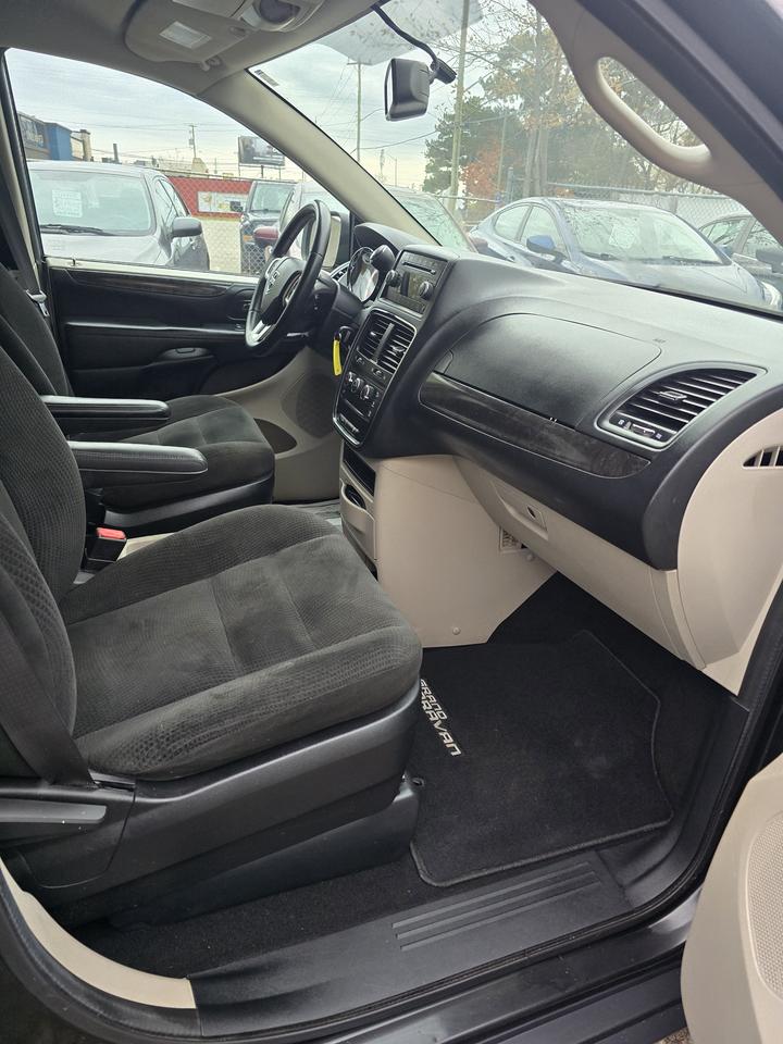 2016 Dodge Grand Caravan SE Photo