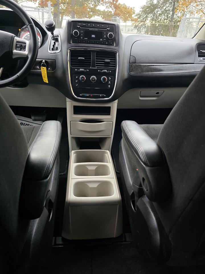 2016 Dodge Grand Caravan SE Photo