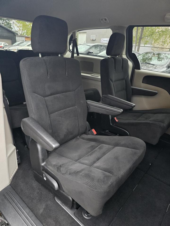 2016 Dodge Grand Caravan SE Photo