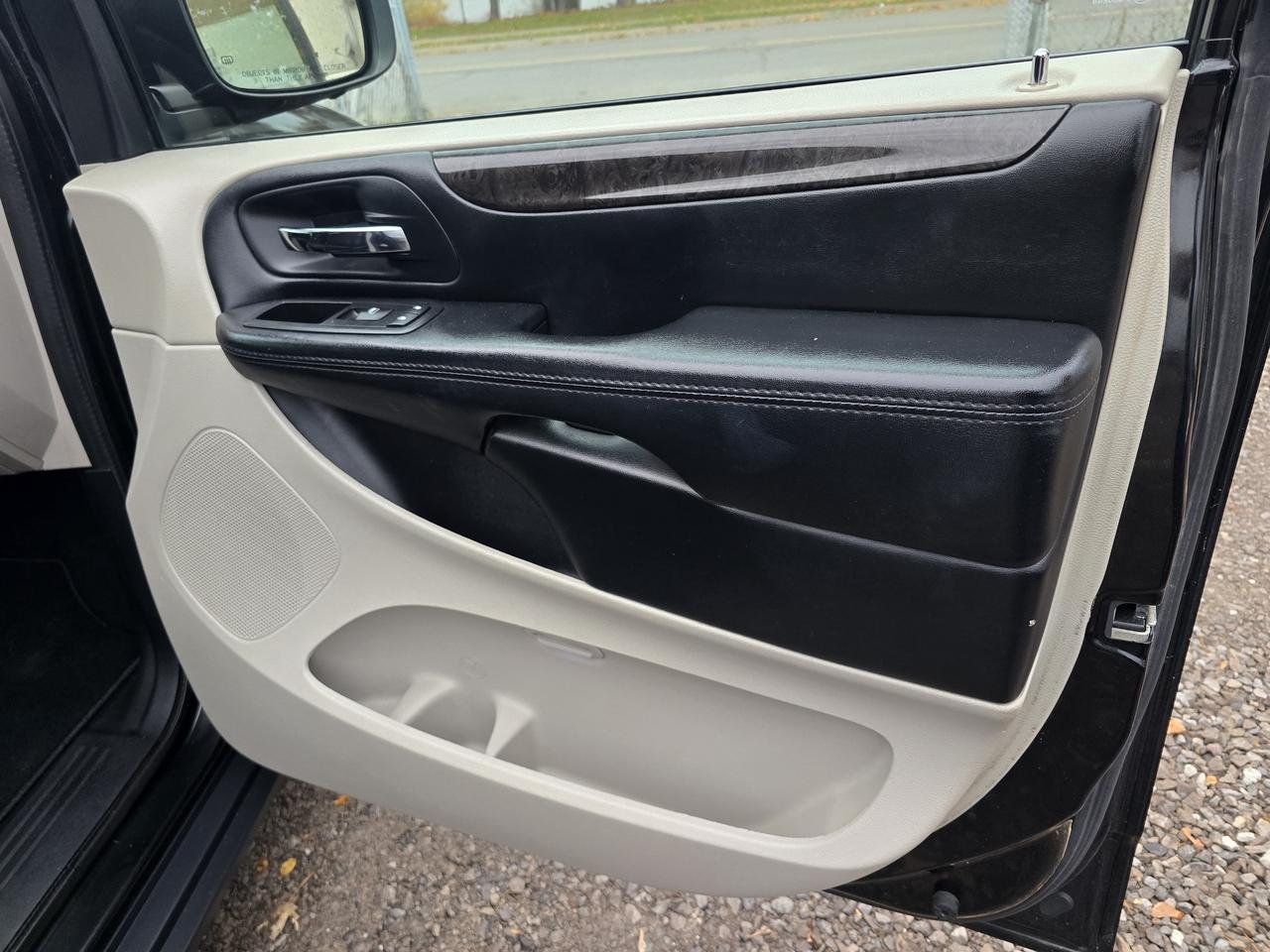 2016 Dodge Grand Caravan SE Photo