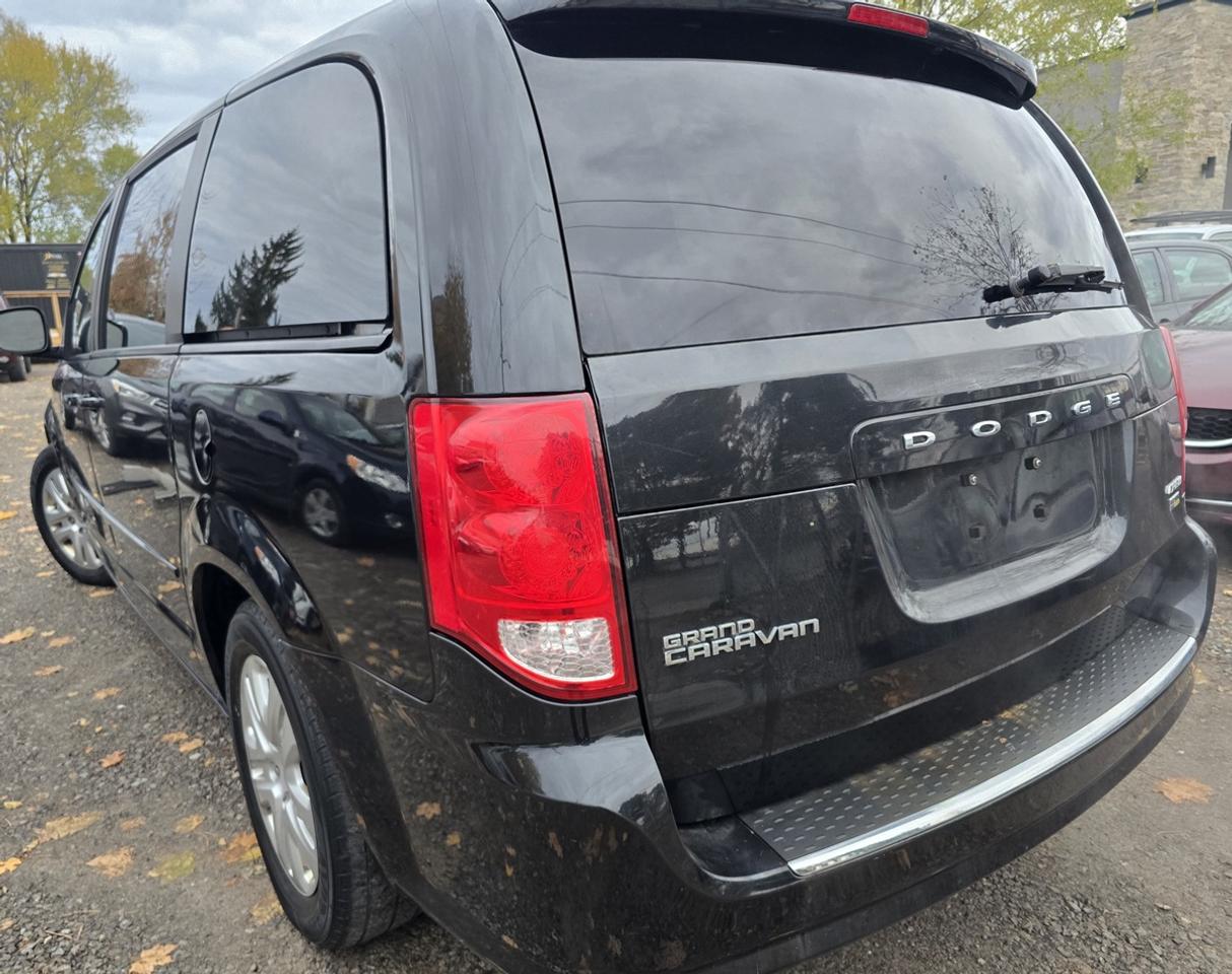 2016 Dodge Grand Caravan SE Photo