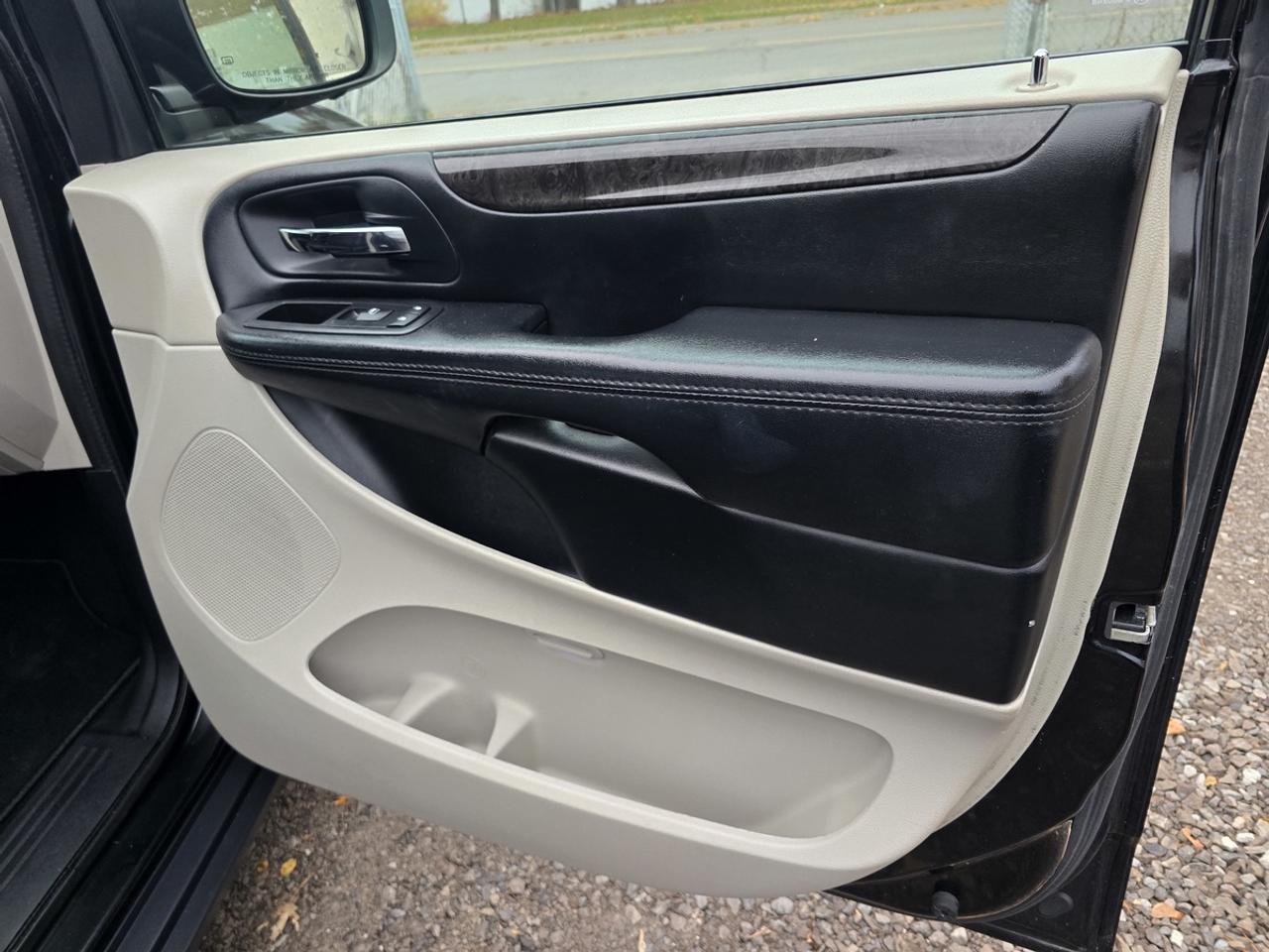 2016 Dodge Grand Caravan SE Photo