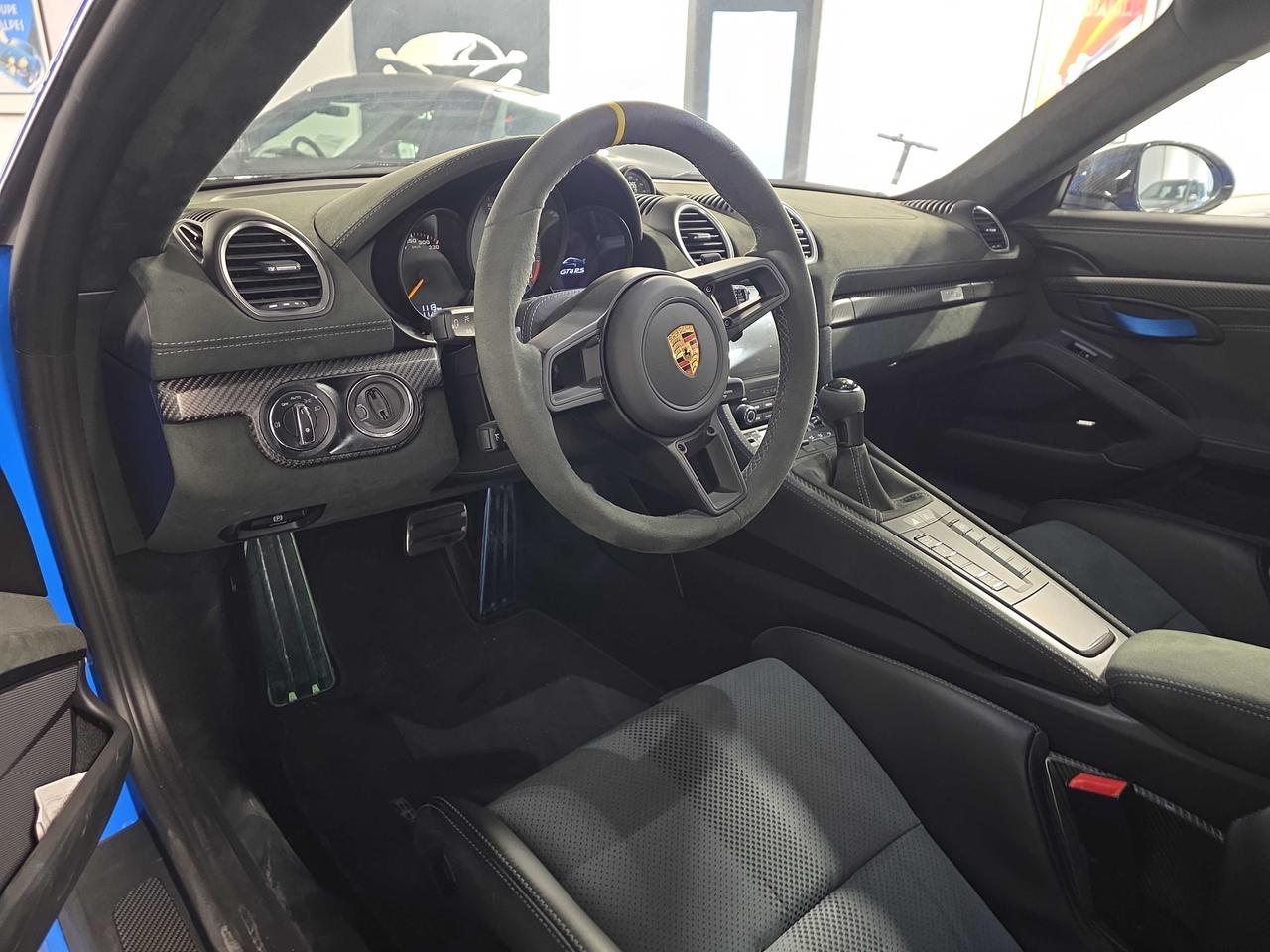 2025 Porsche 718 Cayman GT4 Photo