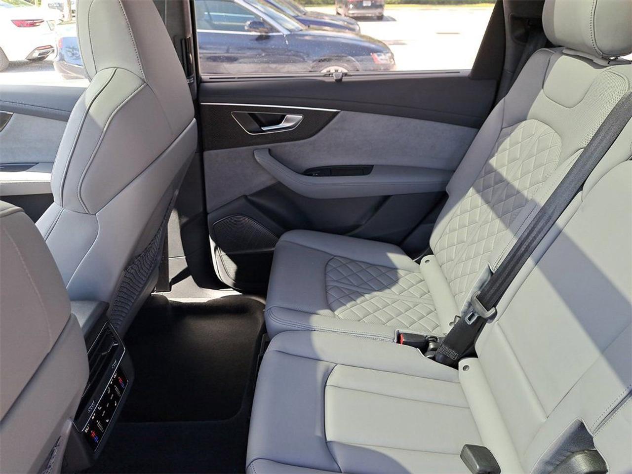 2023 Audi SQ7 PREMIUM PLUS Photo