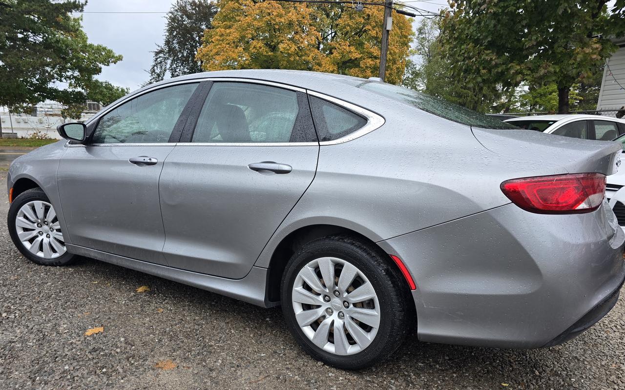 2015 Chrysler 200 LX Photo