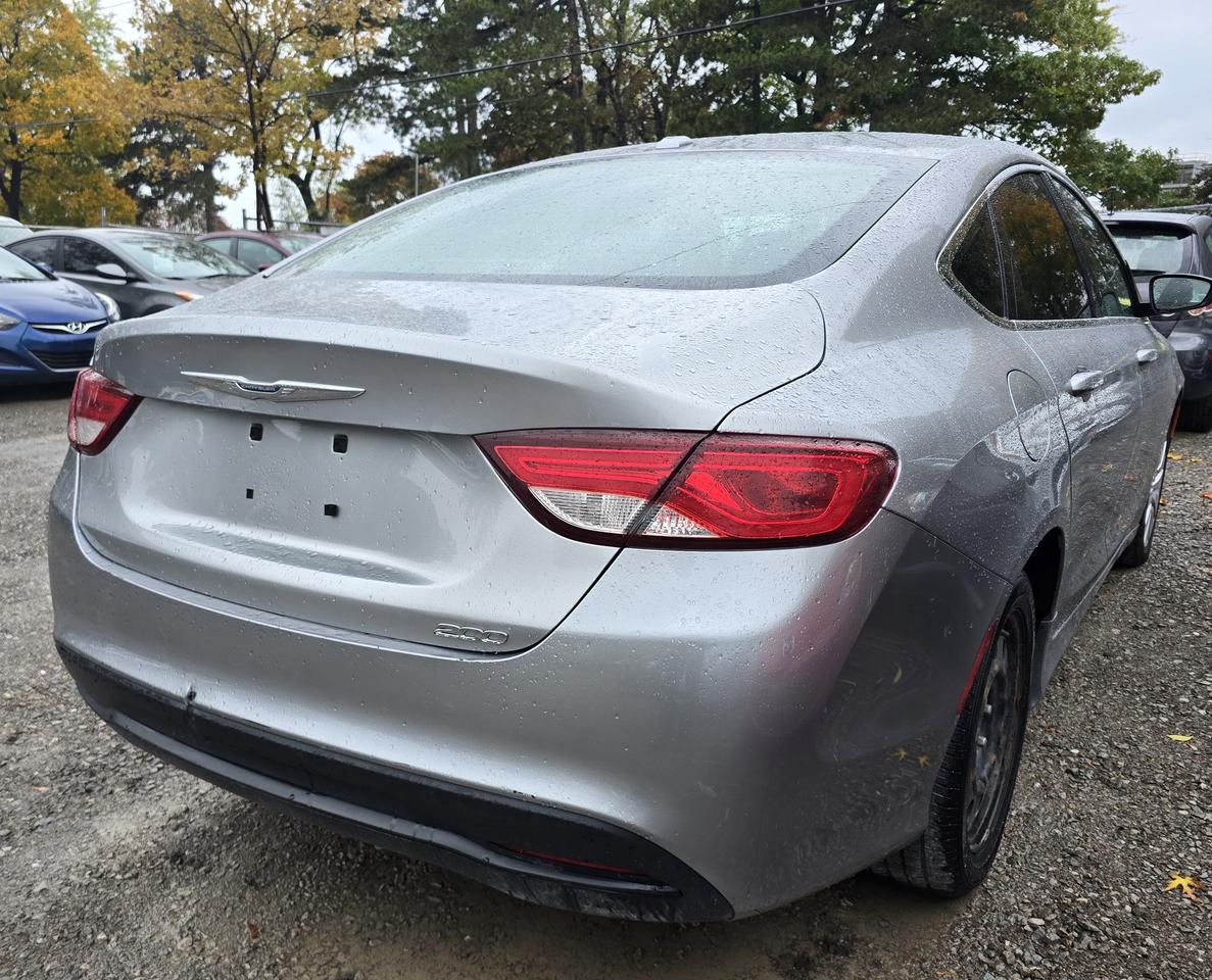 2015 Chrysler 200 LX Photo