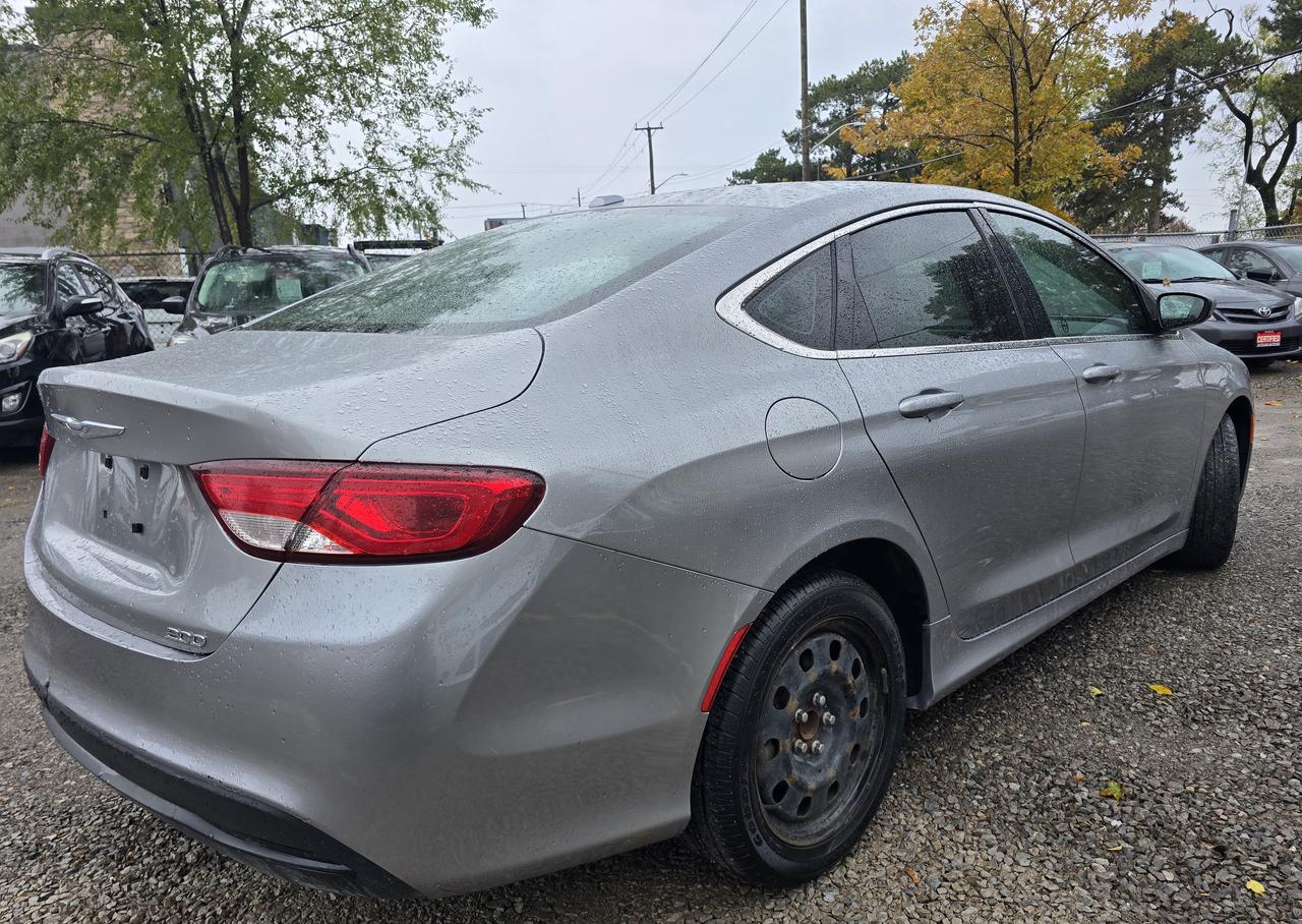 2015 Chrysler 200 LX Photo