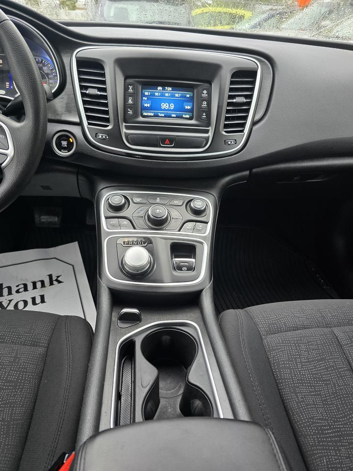 2015 Chrysler 200 LX Photo