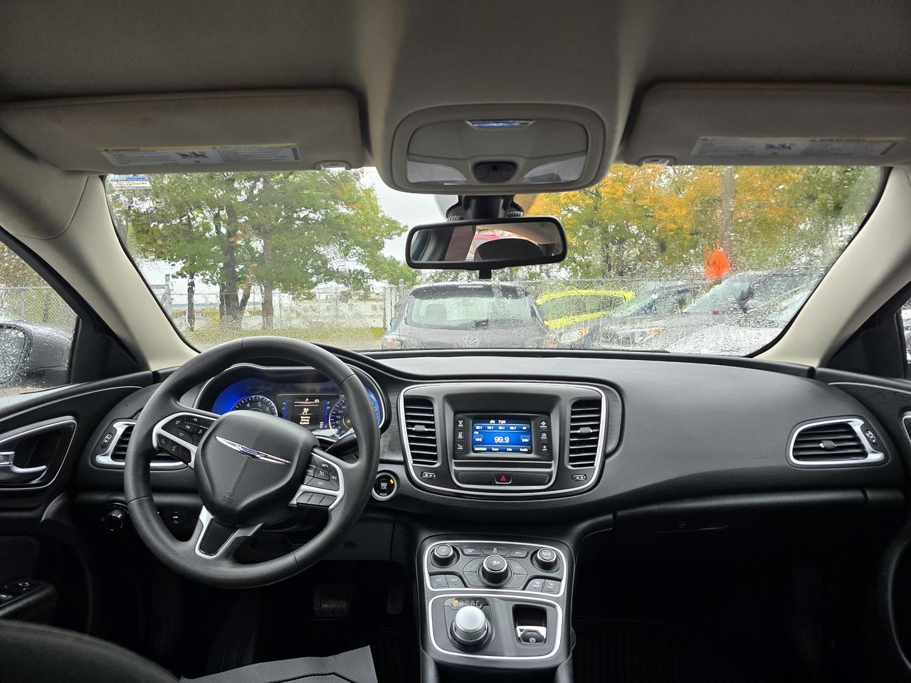 2015 Chrysler 200 LX Photo