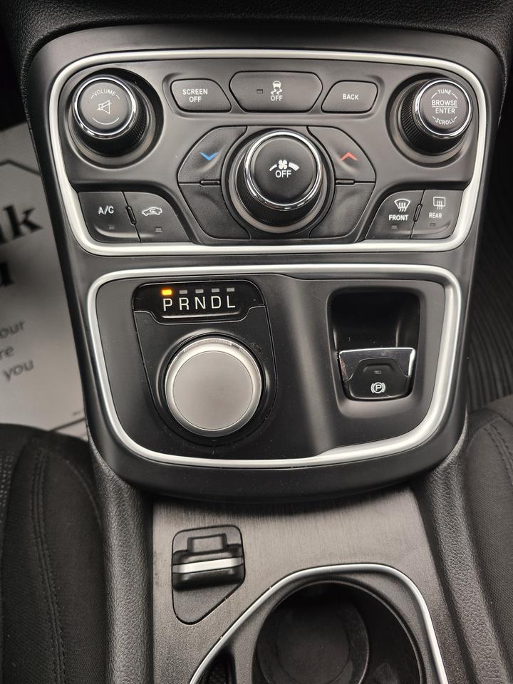 2015 Chrysler 200 LX Photo