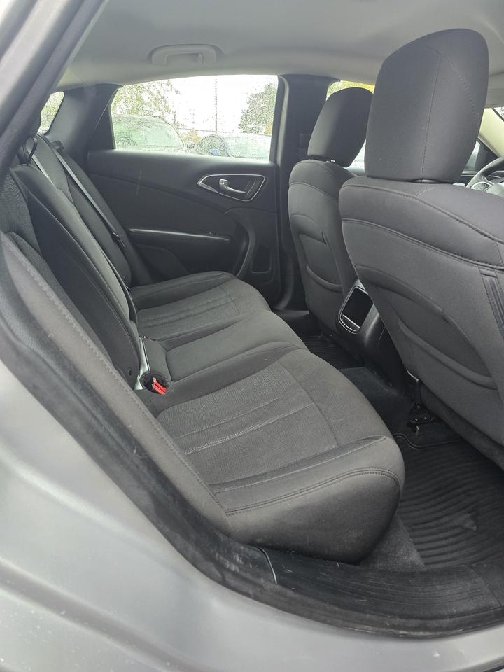 2015 Chrysler 200 LX Photo