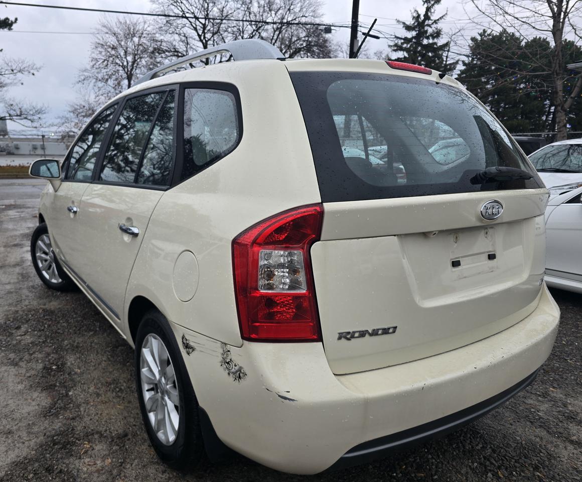 2012 Kia Rondo EX Photo