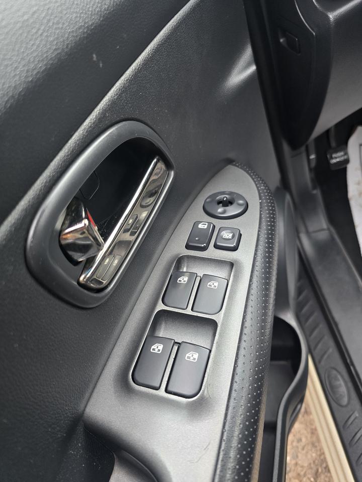 2012 Kia Rondo EX Photo