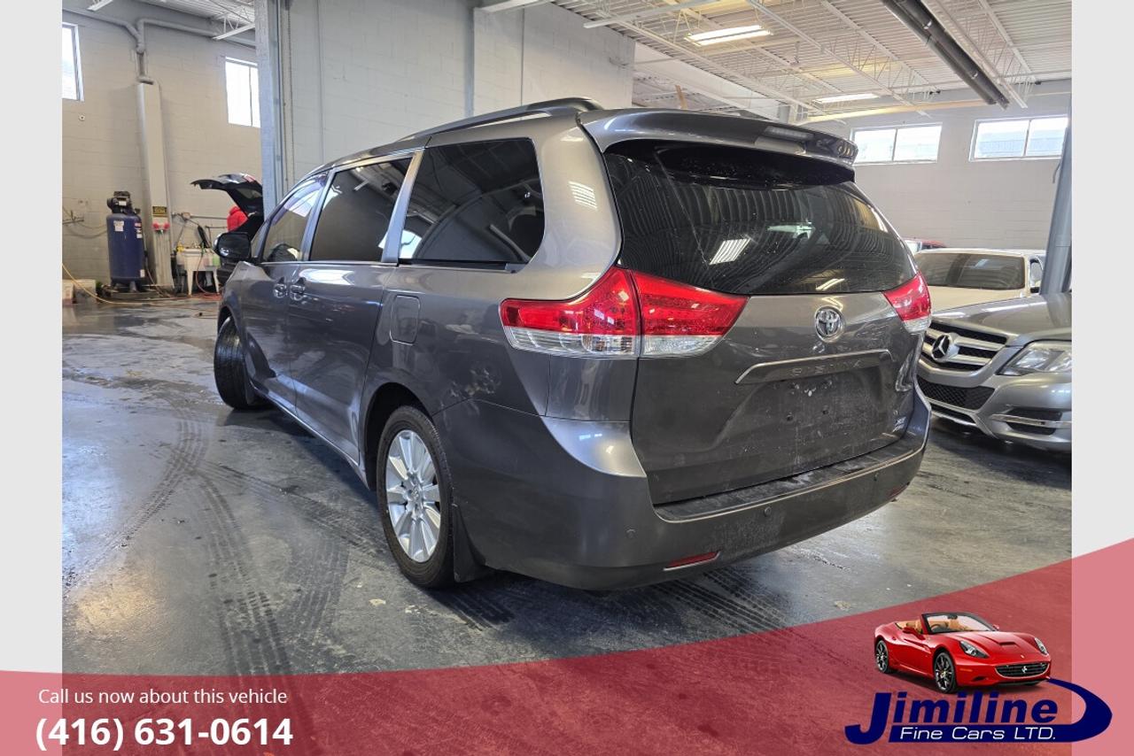 2014 Toyota Sienna XLE AWD Photo