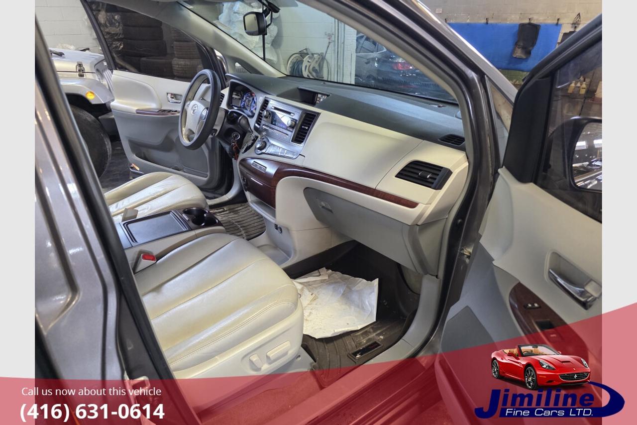 2014 Toyota Sienna XLE AWD Photo