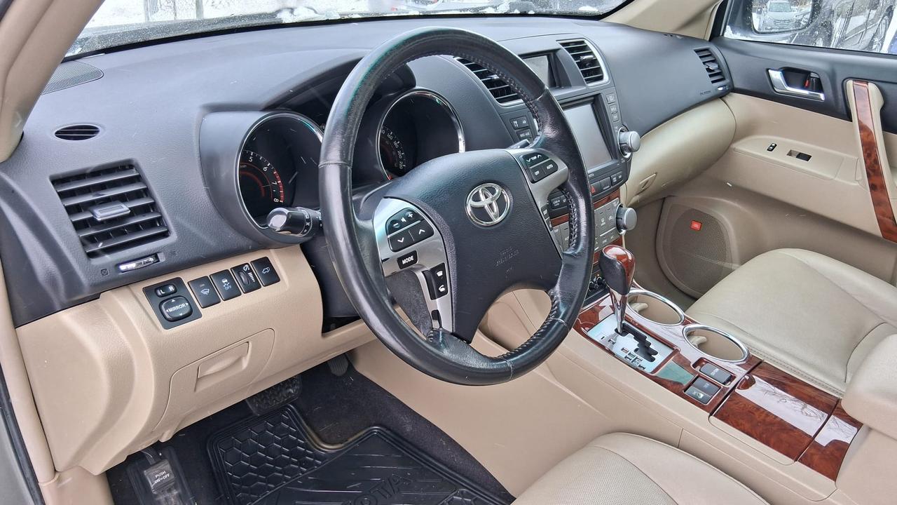 2011 Toyota Highlander LIMITED  Photo