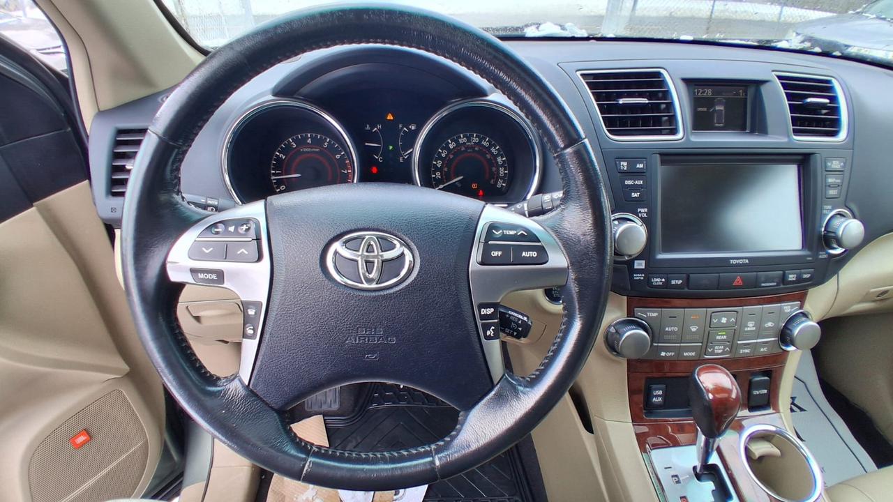2011 Toyota Highlander LIMITED  Photo