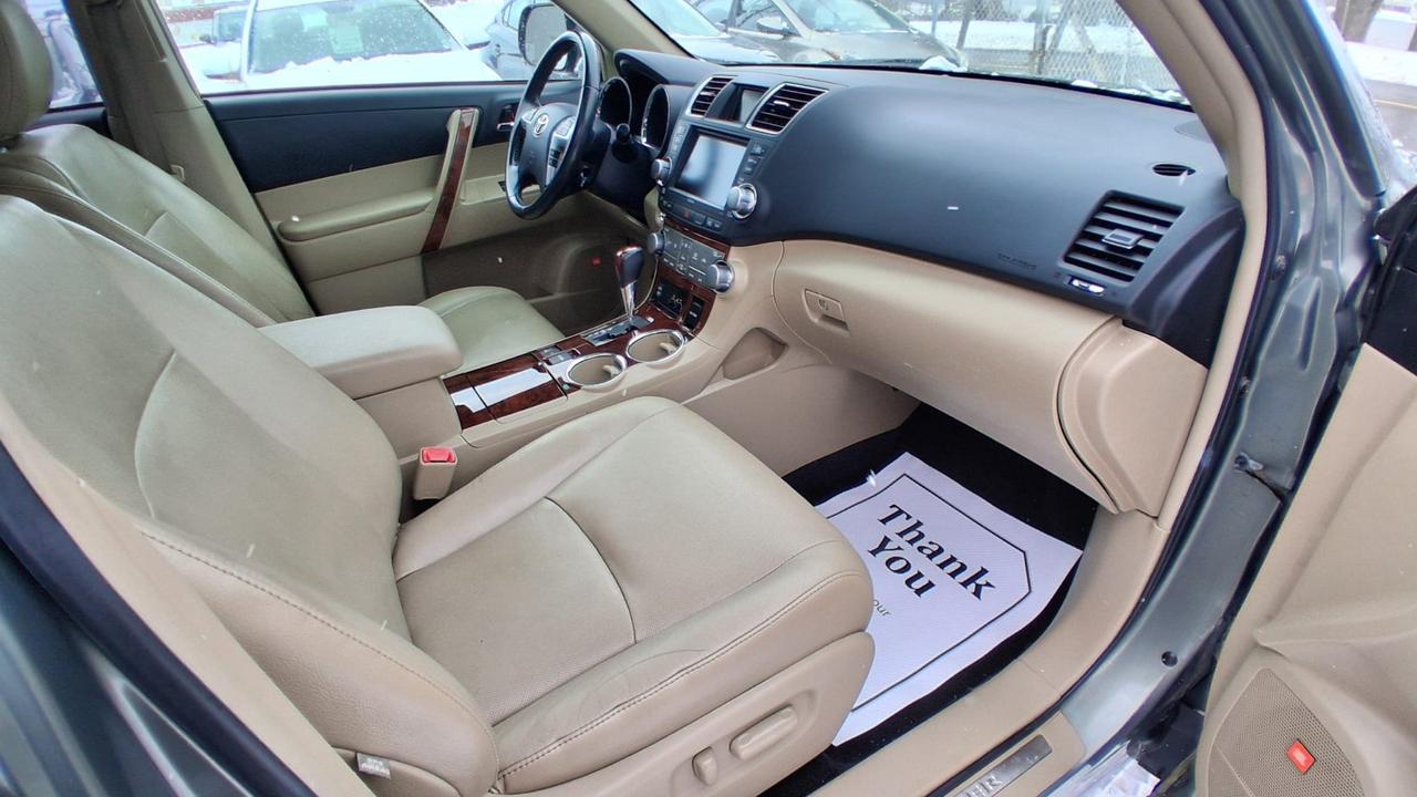 2011 Toyota Highlander LIMITED  Photo