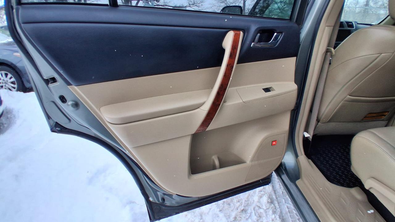 2011 Toyota Highlander LIMITED  Photo