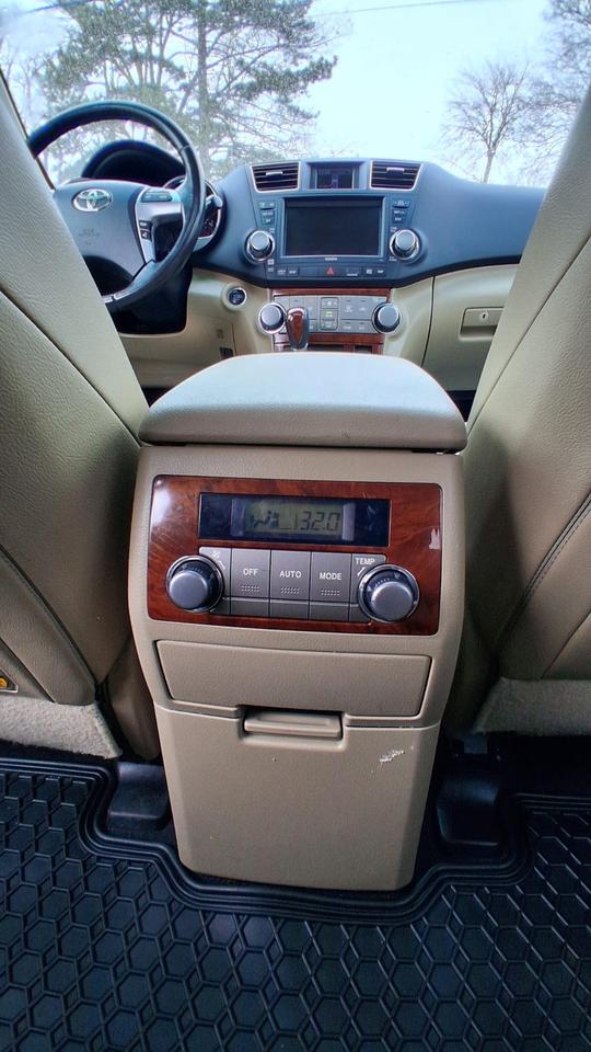 2011 Toyota Highlander LIMITED  Photo