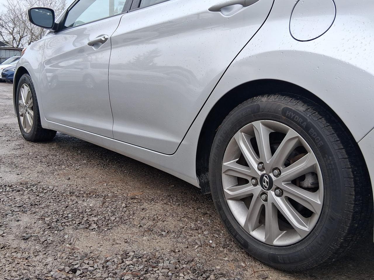 2015 Hyundai Elantra Limited Photo3