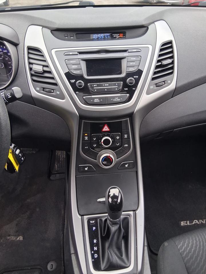 2015 Hyundai Elantra Limited Photo