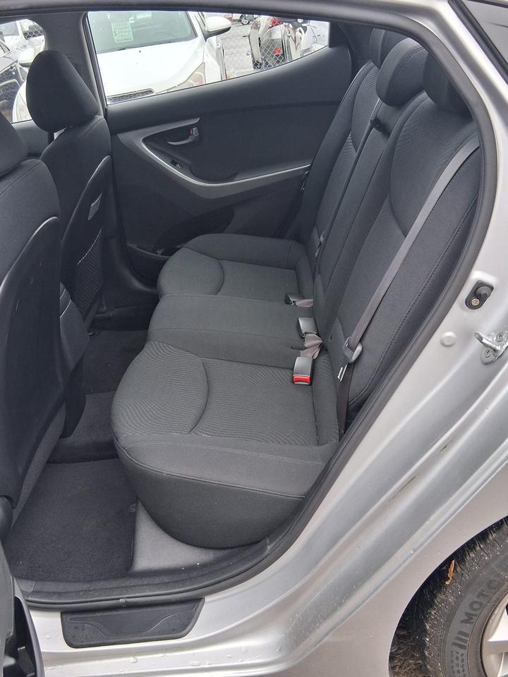 2015 Hyundai Elantra Limited Photo