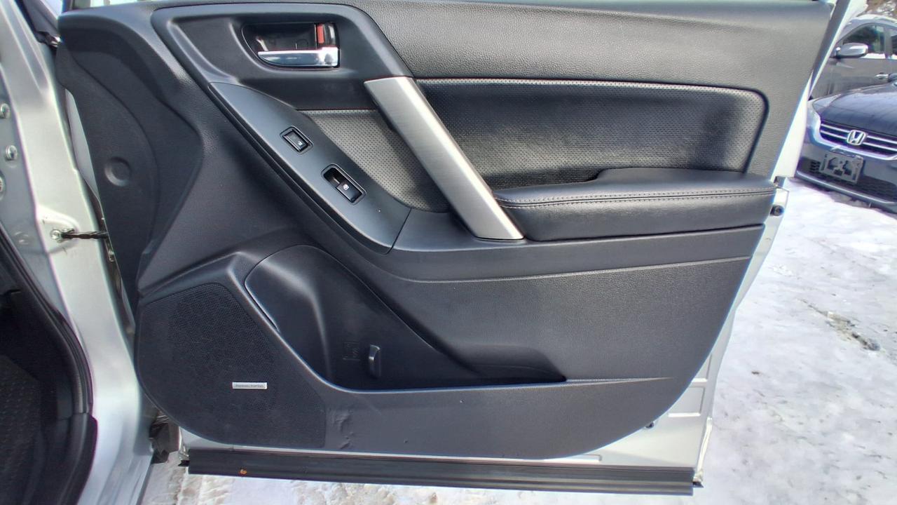 2016 Subaru Forester TOURING Photo