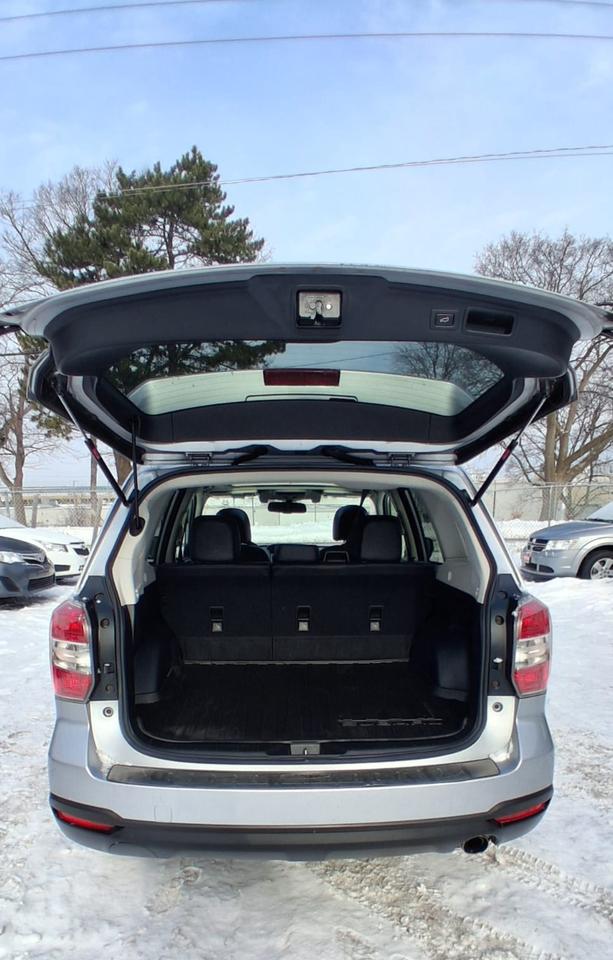 2016 Subaru Forester TOURING Photo