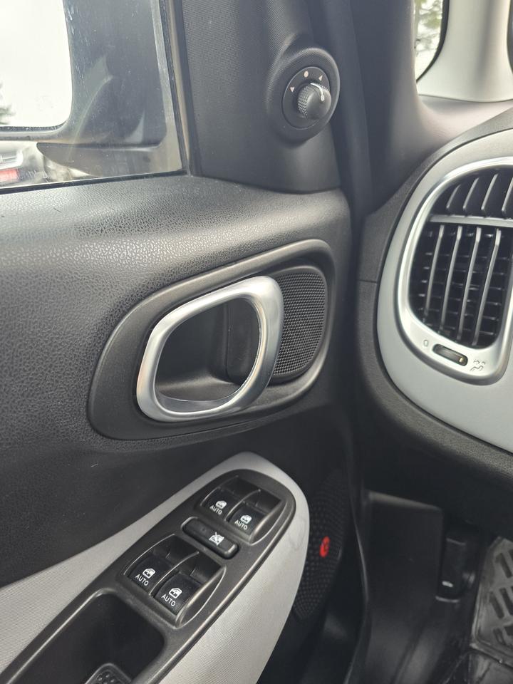 2014 Fiat 500L Easy Photo