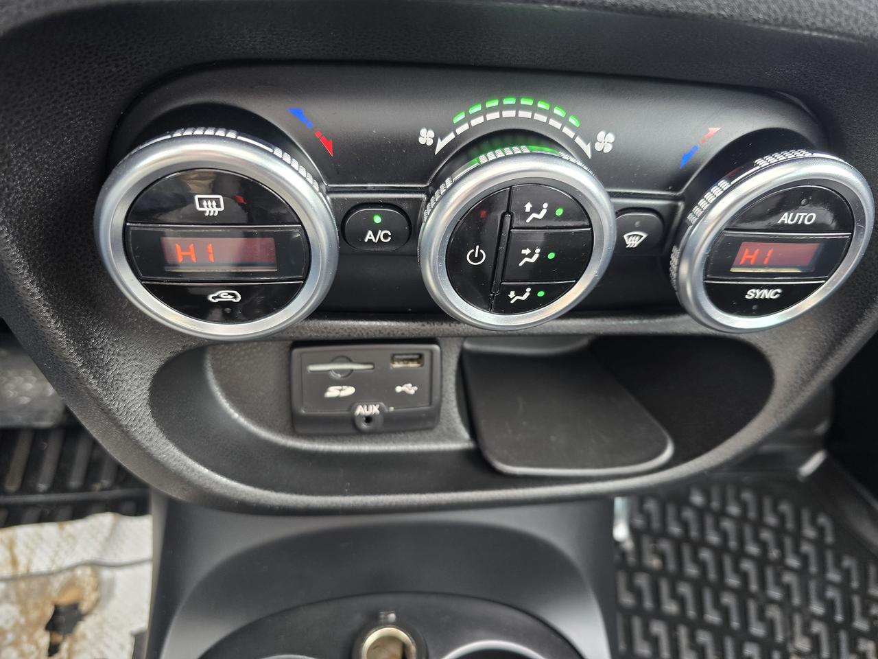 2014 Fiat 500L Easy Photo