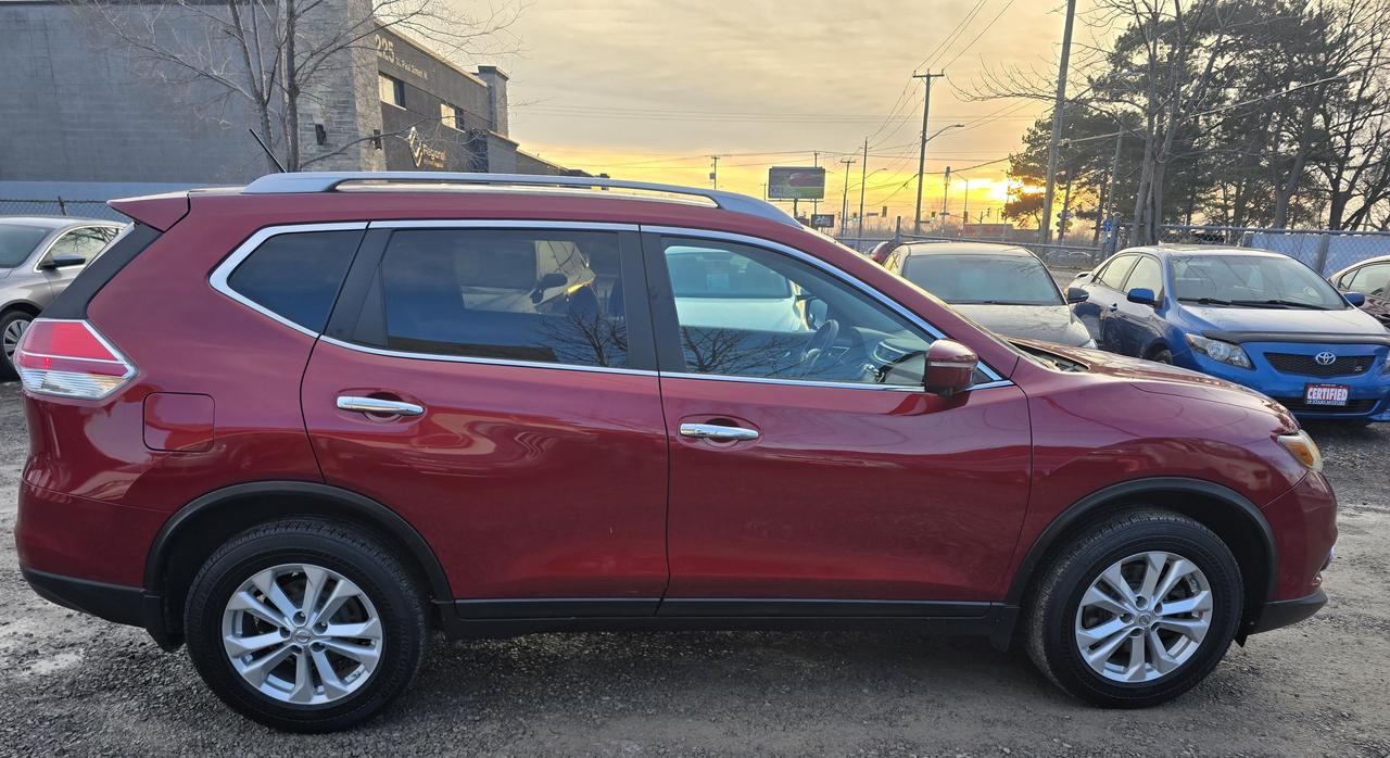 2015 Nissan Rogue SV Photo
