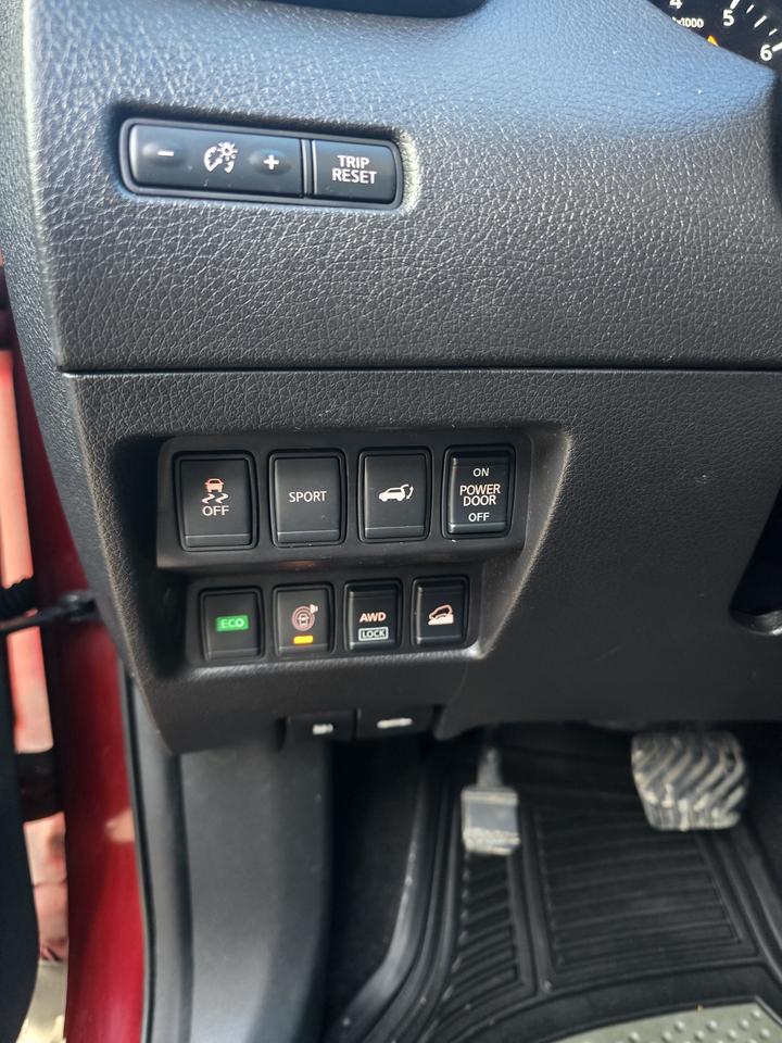 2015 Nissan Rogue SV Photo