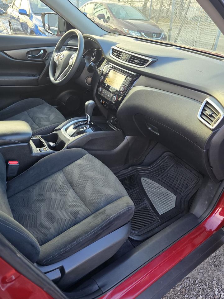 2015 Nissan Rogue SV Photo