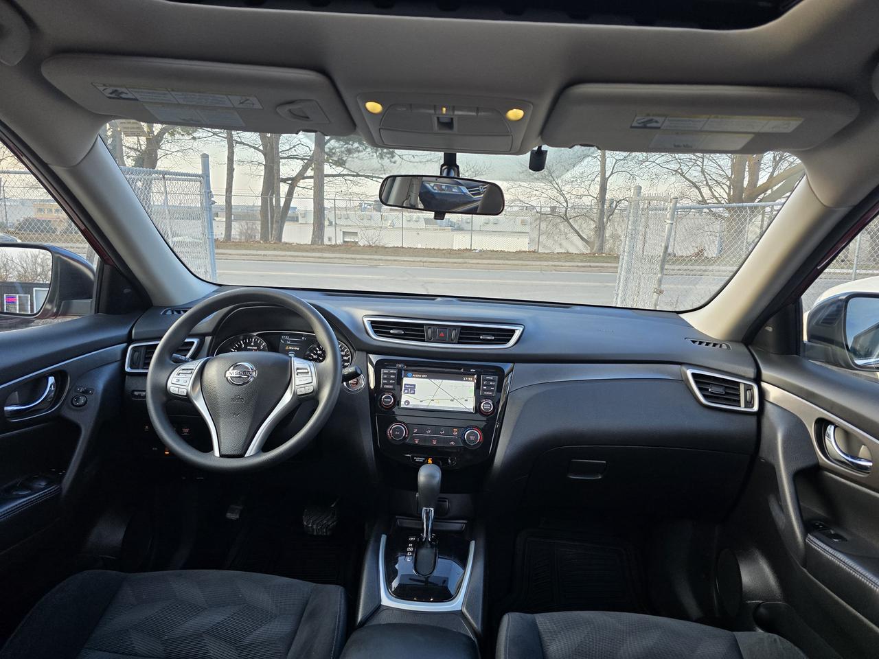 2015 Nissan Rogue SV Photo