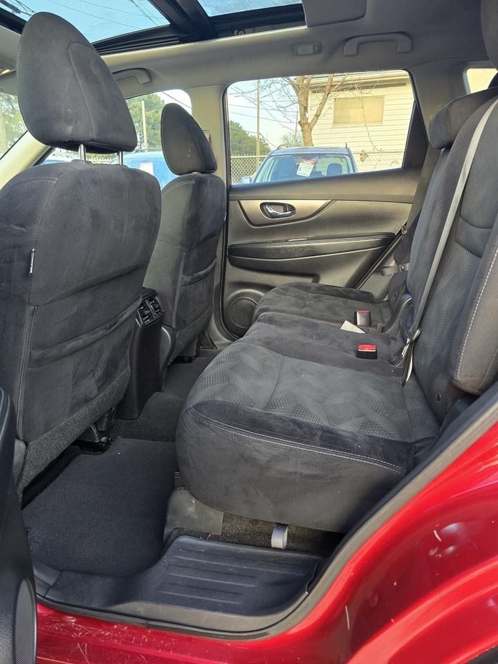 2015 Nissan Rogue SV Photo