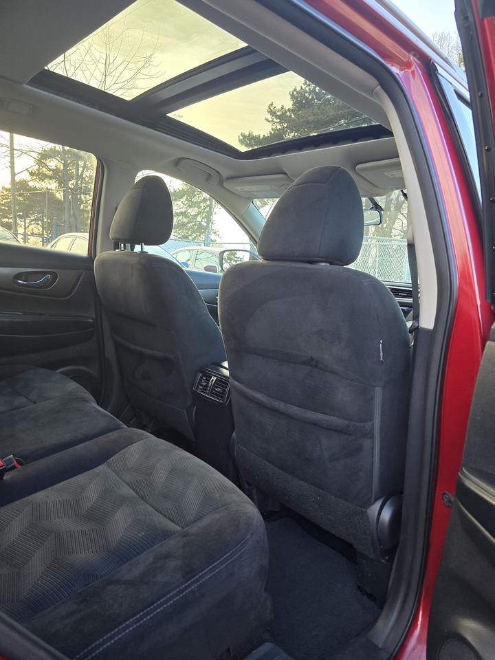 2015 Nissan Rogue SV Photo