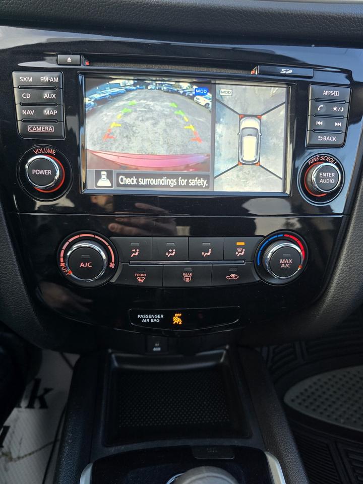 2015 Nissan Rogue SV Photo