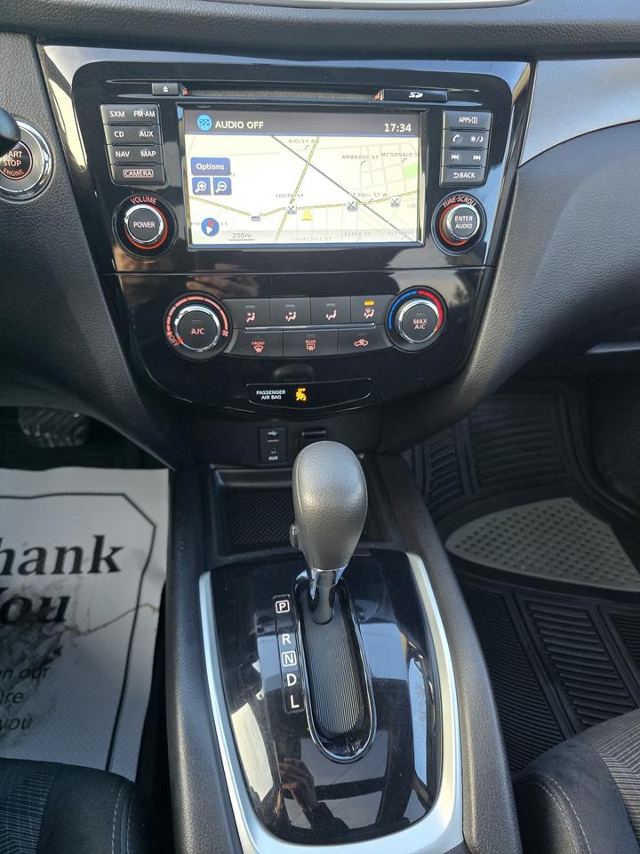 2015 Nissan Rogue SV Photo