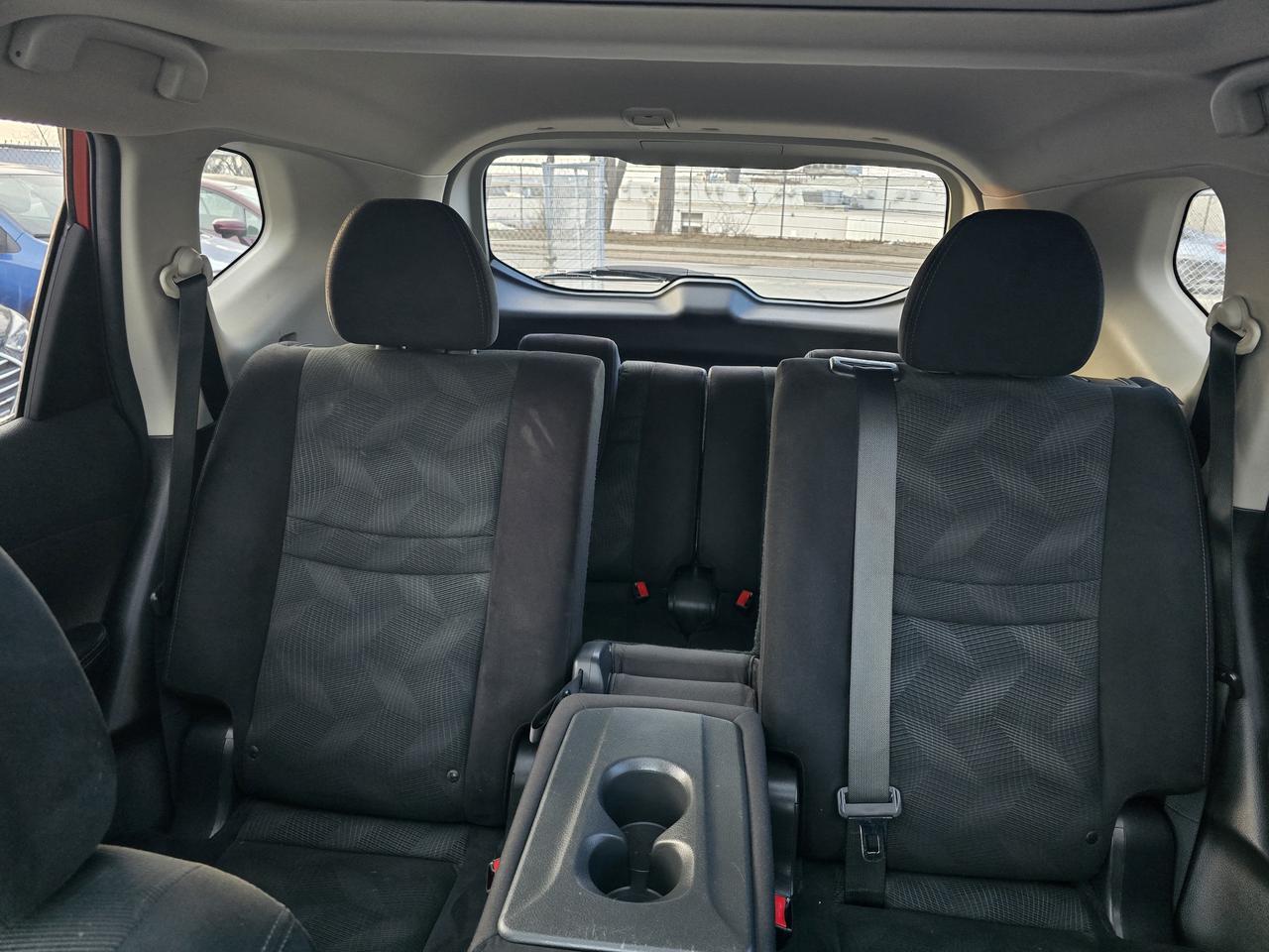 2015 Nissan Rogue SV Photo