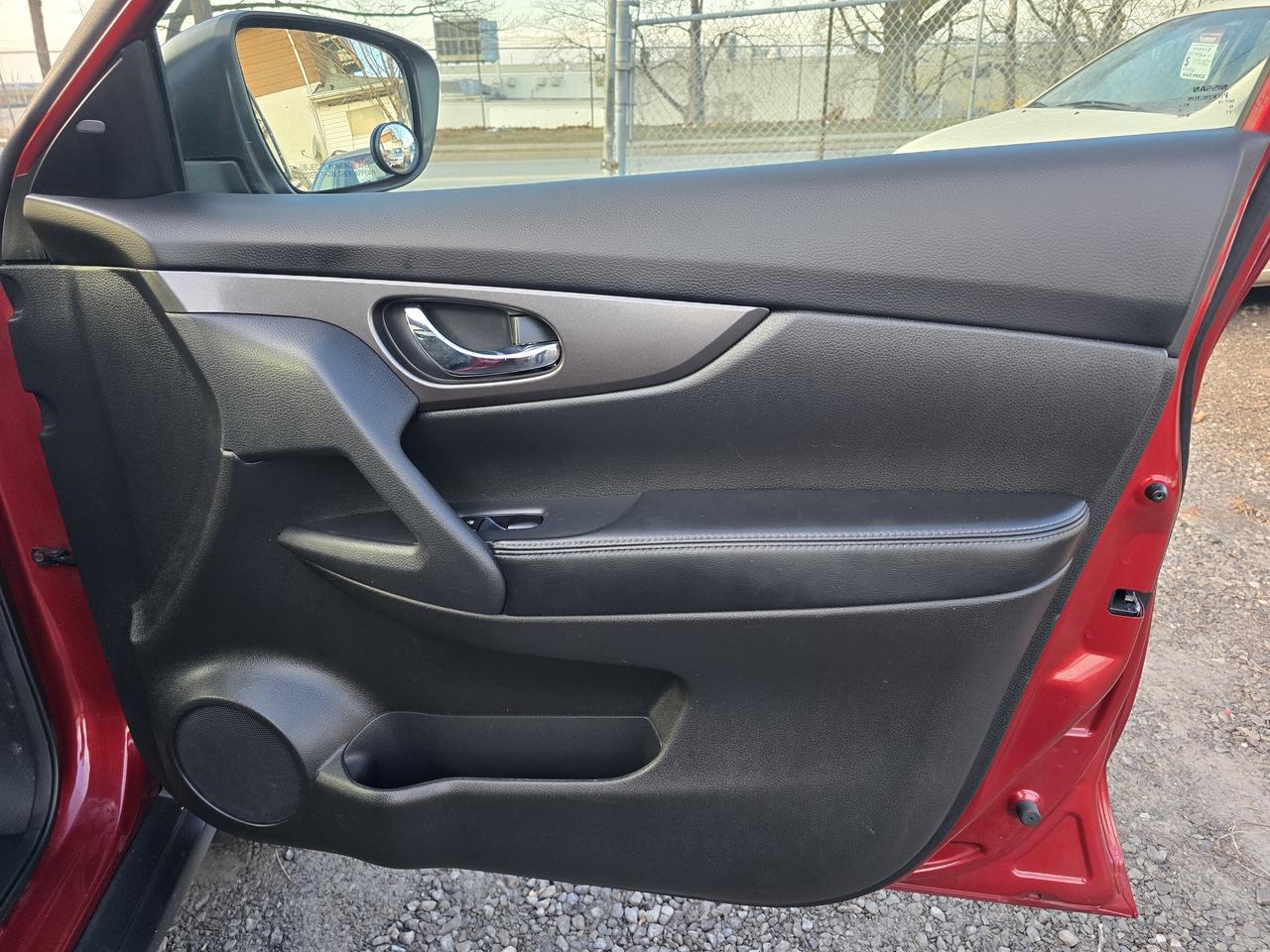 2015 Nissan Rogue SV Photo