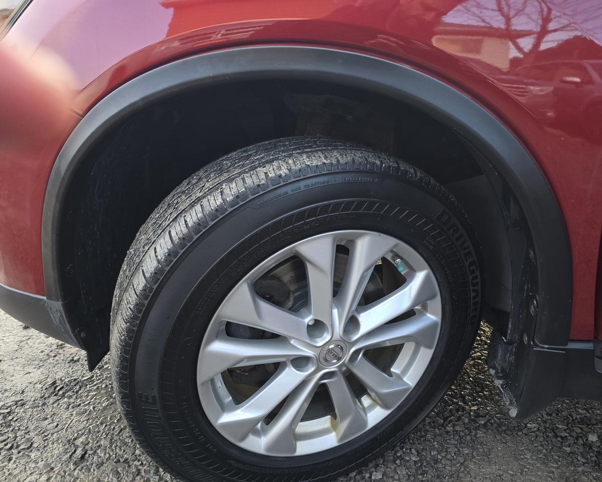 2015 Nissan Rogue SV Photo