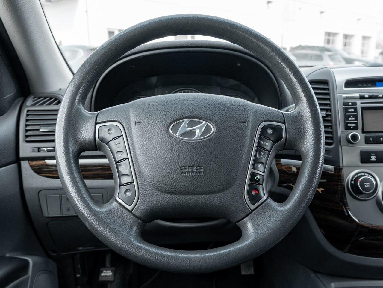 2011 Hyundai Santa Fe GL Photo