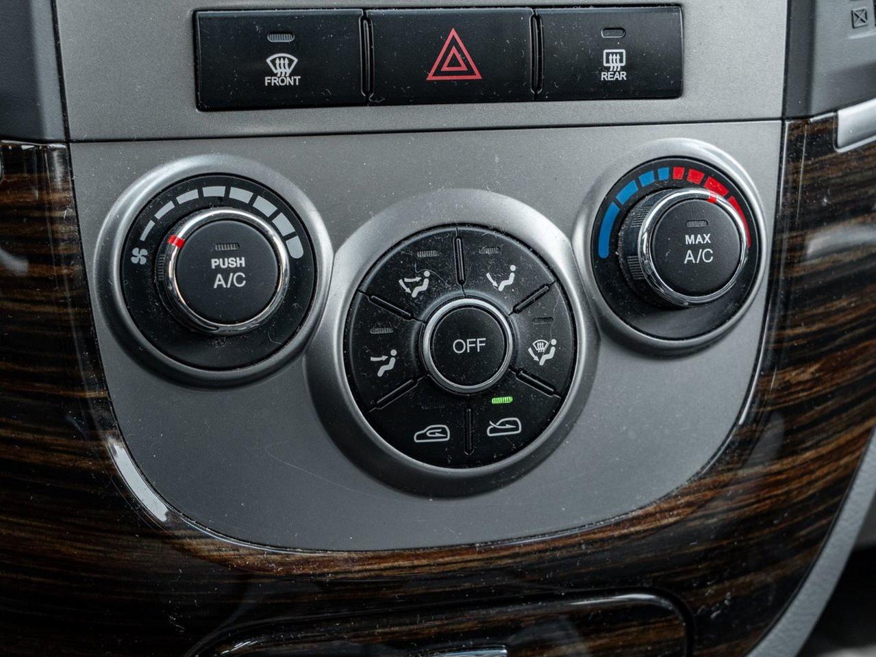 2011 Hyundai Santa Fe GL Photo