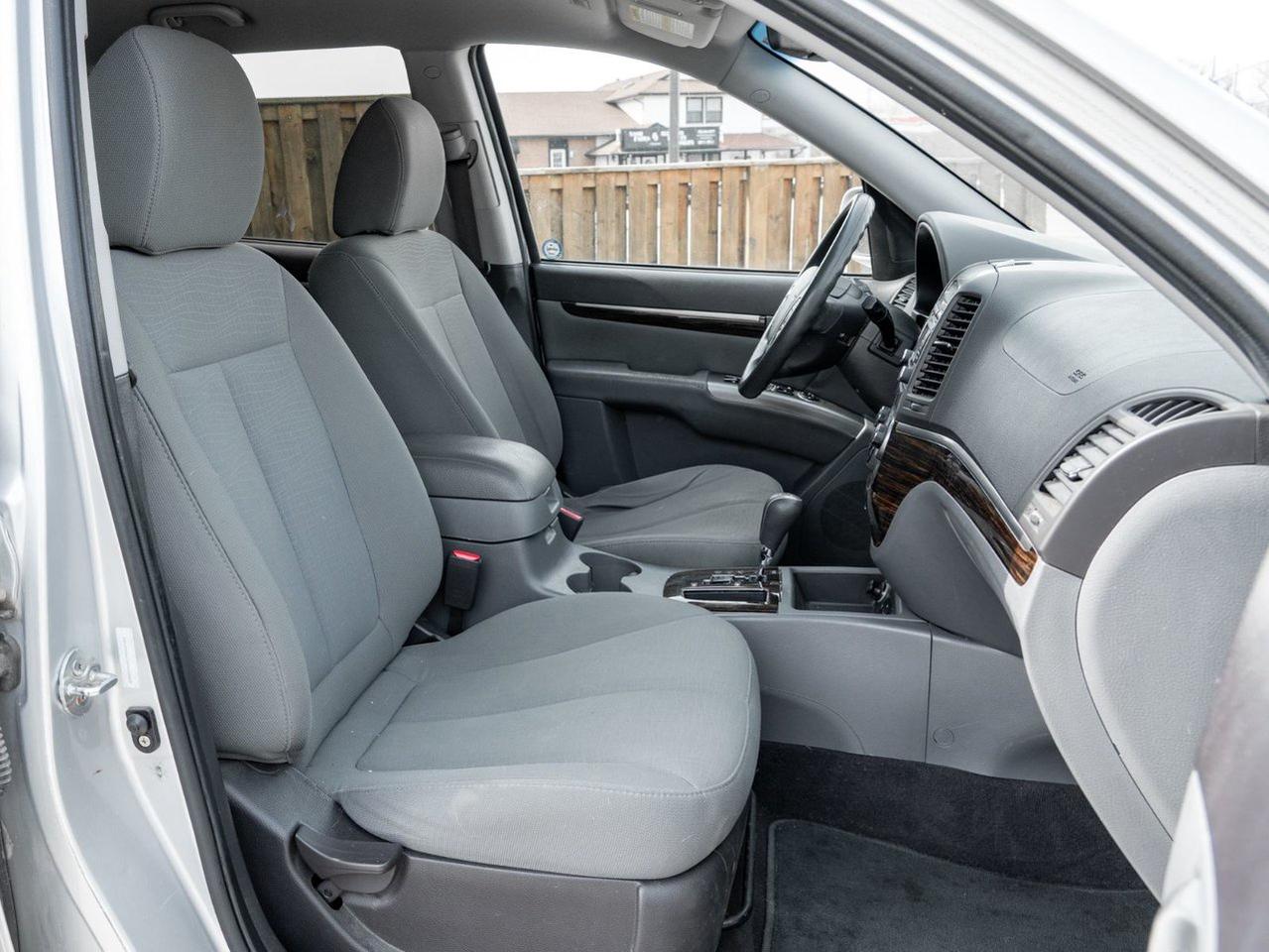 2011 Hyundai Santa Fe GL Photo