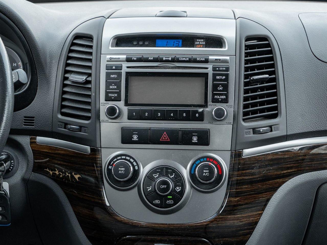 2011 Hyundai Santa Fe GL Photo